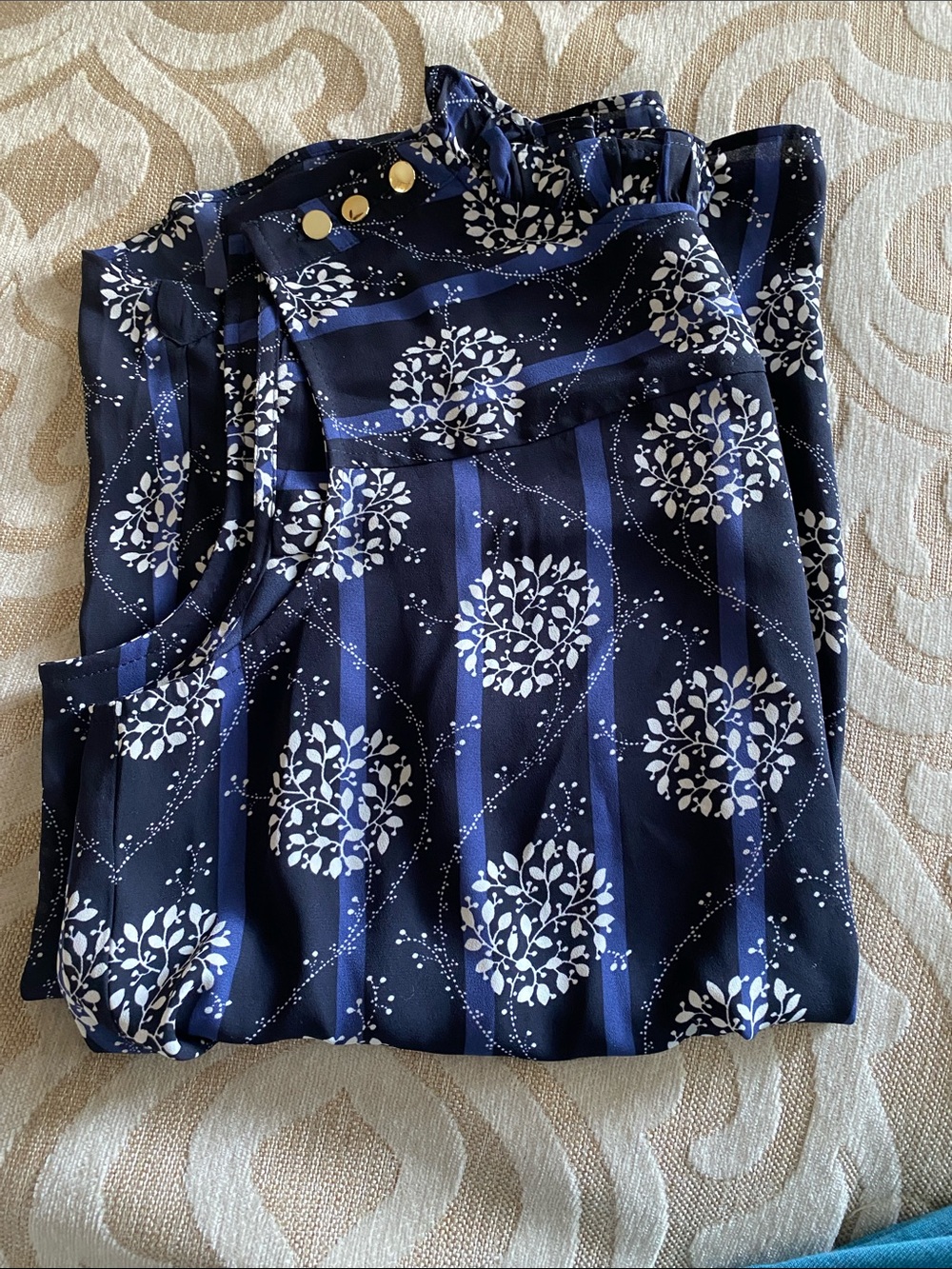 LOFT Navy Floral Sleeveless Ruffle Mock Neck Top Gold Tone Button Accents Medium - Picture 10 of 10